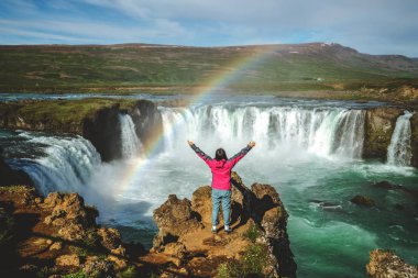 Kuzey İzlanda 'daki Godafoss şelalesi..