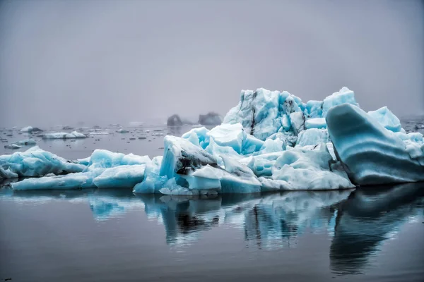 İzlanda 'da Jokulsarlon' daki buzdağları.. — Stok fotoğraf