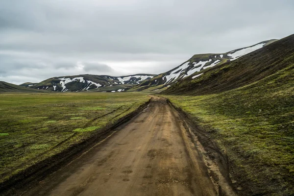 Droga do Landmanalaugar na wyżynach Islandii. — Zdjęcie stockowe