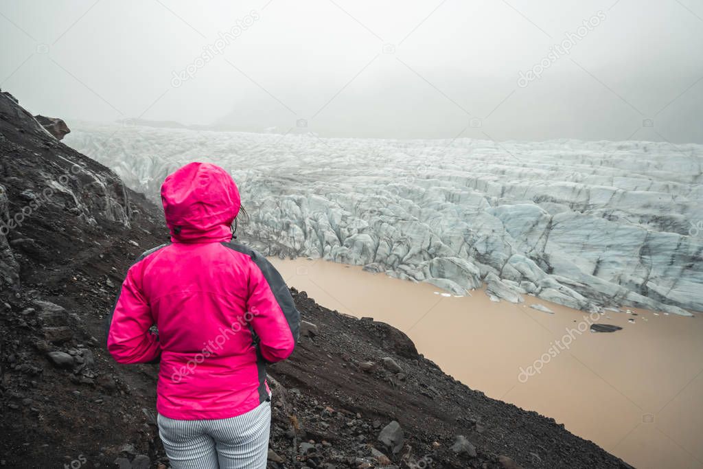 Traveler travel Svinafellsjokull Glacier, Iceland.