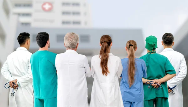 Doktor, hemşire ve cerrahtan oluşan tıbbi personel grubu — Stok fotoğraf