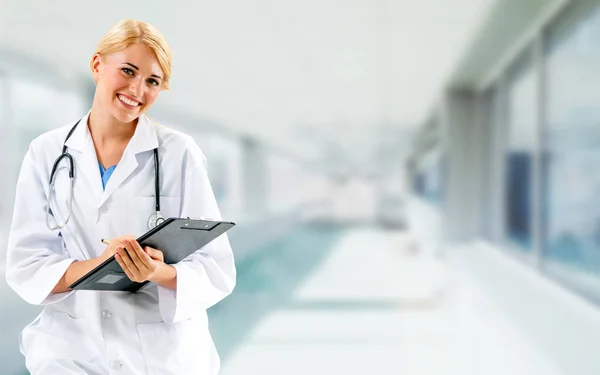 Woman doctor working at the hospital office. — Stock Photo, Image