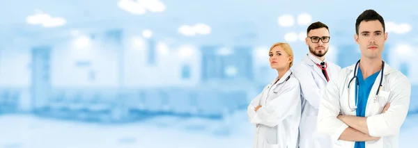 Doctor working in hospital with other doctors. — Stock Photo, Image