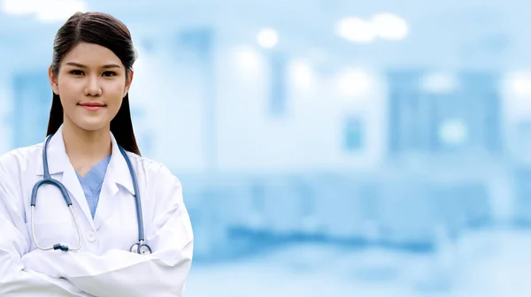 Doctor at hospital. Medical service. — Stock Photo, Image