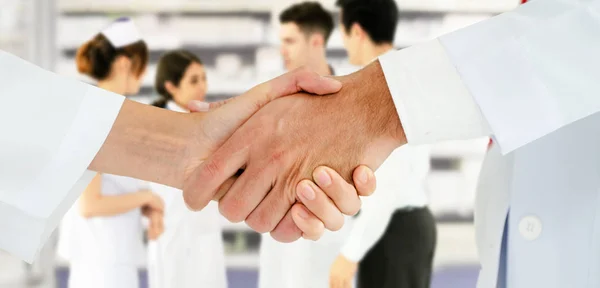 Doctor working in hospital with other doctors. — Stock Photo, Image