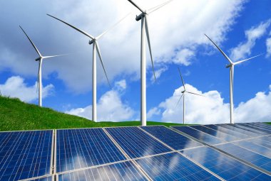 Güneş paneli ve rüzgar türbini çiftliği temiz enerji.