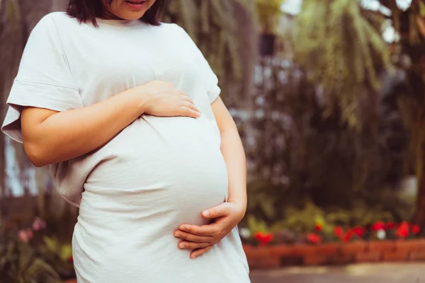 Happy pregnant woman and expecting baby at home. — Stock Photo, Image