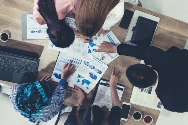 Zakenmensen in Groepsvergadering op Office Room. — Stockfoto