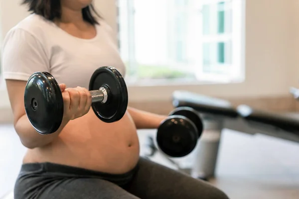 Active pregnant woman exercise in fitness center. — Stock Photo, Image