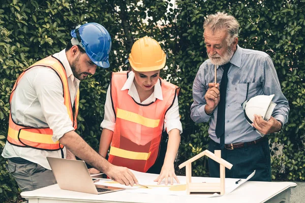 Ingenjör, arkitekt och affärsman Working. — Stockfoto