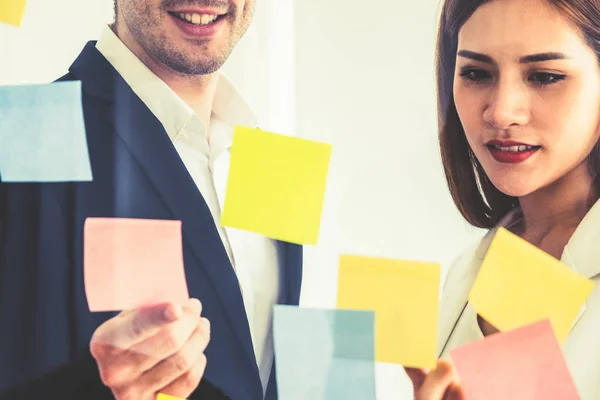 Kreative asiatische Geschäftsfrau in Meeting-Workshop. — Stockfoto