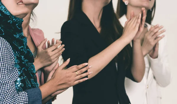 Gente de negocios aplaudiendo en una reunión de negocios. —  Fotos de Stock