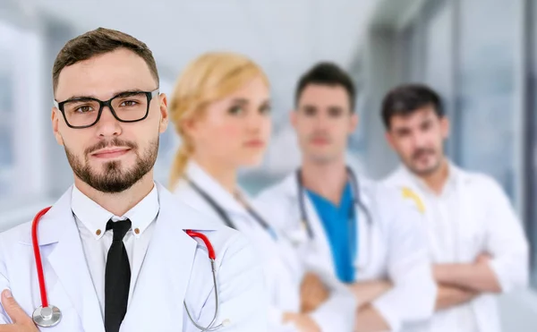 Doctor working in hospital with other doctors. — Stock Photo, Image