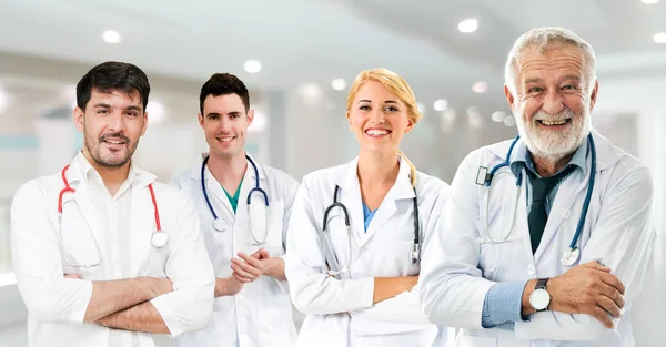 Doctor working in hospital with other doctors. — Stock Photo, Image