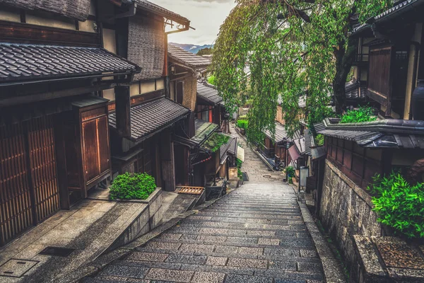 Ulice ve starém městě Higashiyama, Kjóto, Japonsko — Stock fotografie