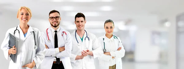 Doctor working in hospital with other doctors. — Stock Photo, Image