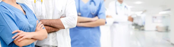 Doctor working in hospital with other doctors. — Stock Photo, Image