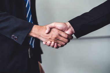 İş adamlarının el sıkışma anlaşması.