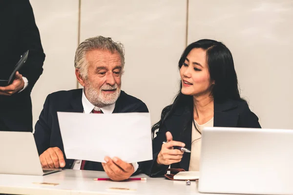 Gente de negocios, gerente y empleado en la reunión. —  Fotos de Stock