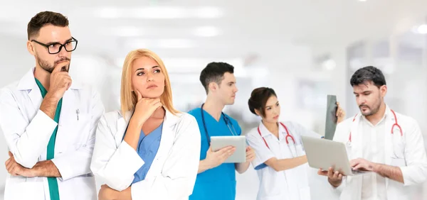 Doctor working in hospital with other doctors. — Stock Photo, Image