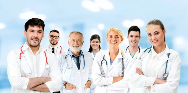 Doctor working in hospital with other doctors. — Stock Photo, Image