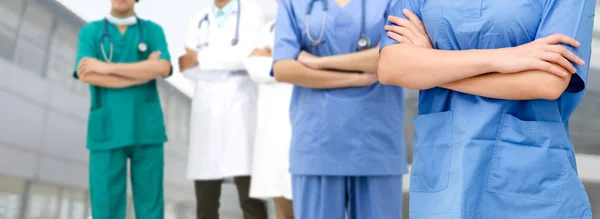 Doctor working in hospital with other doctors. — Stock Photo, Image