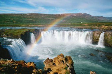 Kuzey İzlanda 'daki Godafoss şelalesi..