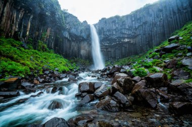 Vatnajokull Svartifoss şelale, İzlanda.
