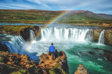 Kuzey İzlanda 'daki Godafoss şelalesi..