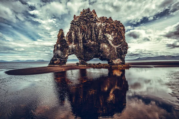 Hvitserkur - de unieke basaltrots in IJsland. — Stockfoto