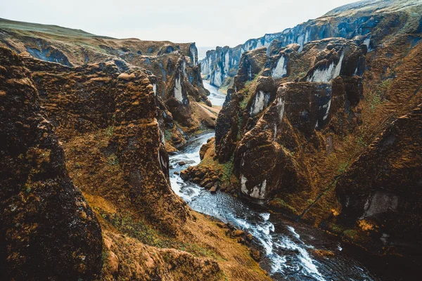 Paisaje único de Fjadrargljufur en Islandia. — Foto de Stock