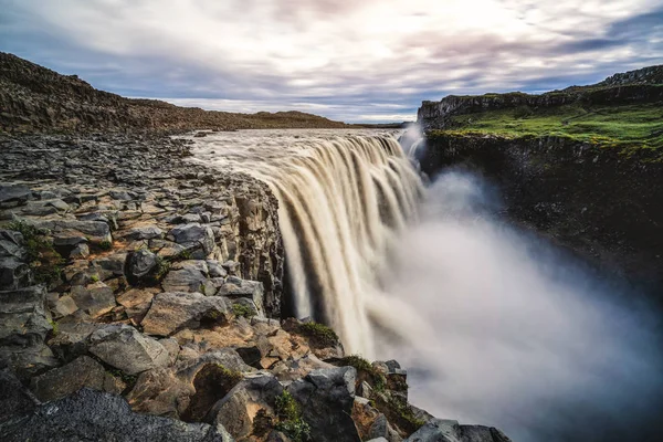 Kuzeydoğu İzlanda 'da Dettifoss şelalesi — Stok fotoğraf