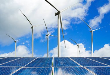 Güneş paneli ve rüzgar türbini çiftliği temiz enerji.