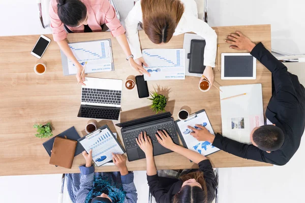 Gente de negocios en reunión de grupo en la oficina. —  Fotos de Stock