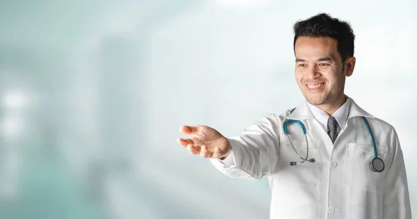 Arzt öffnet die Hände für Ihr Textbanner-Design. — Stockfoto