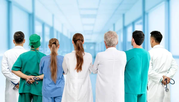 Doktor, hemşire ve cerrahtan oluşan tıbbi personel grubu — Stok fotoğraf