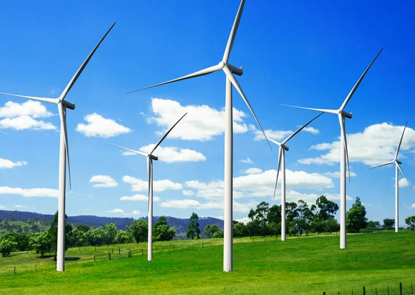 Wind turbine farm in beautiful nature landscape. — Stock Photo, Image