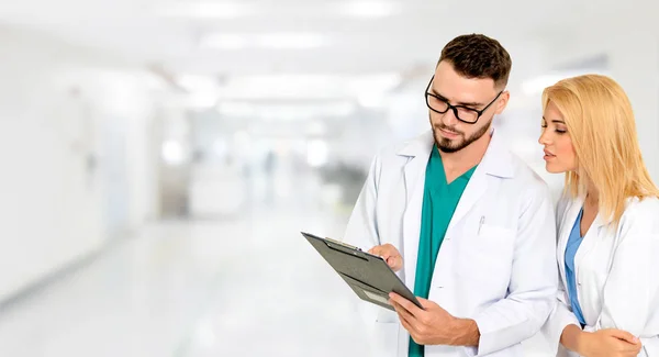 Doctors working with colleague in the hospital. — Stock Photo, Image