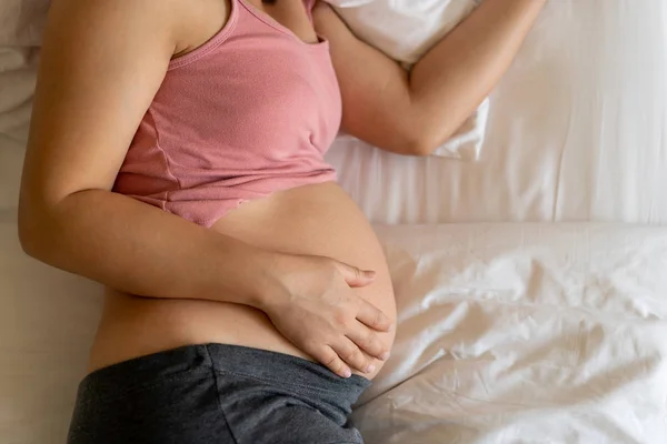 Happy pregnant woman and expecting baby at home. — Stock Photo, Image
