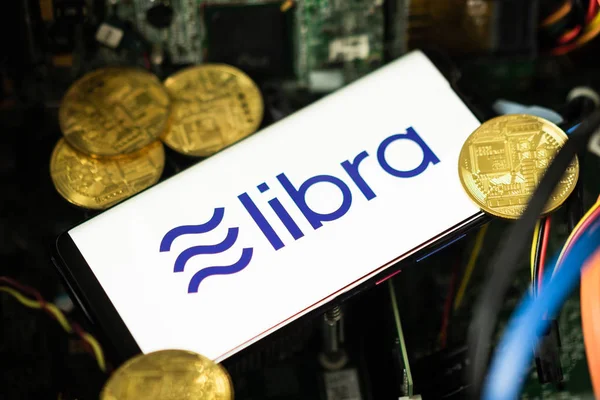 Telefonen visar Libra logo på skärmen. — Stockfoto