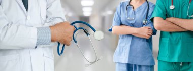 Sağlık çalışanları grubu. Diğer doktor ve personel ile hastane ofisi veya klinikte çalışan profesyonel doktor. Tıbbi teknoloji araştırma enstitüsü ve hizmet konsepti.