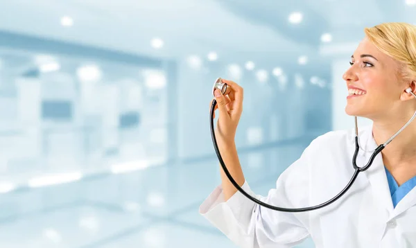 Ženský Doktor Pracuje Nemocničním Úřadě Zdravotní Péče Obsluha Lékaře — Stock fotografie