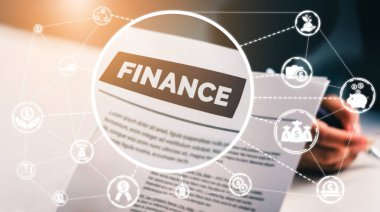 Finans ve Para İşlem Teknolojisi Konsepti. Modern bilgisayar uygulamasında fintech ticaret alışverişini, kar istatistik analizini ve pazar analisti hizmetini gösteren simge grafik arayüzü.