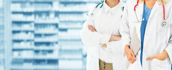 Médico Profesional Que Trabaja Consultorio Del Hospital Clínica Con Otros — Foto de Stock
