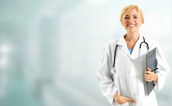 Ženský Doktor Pracuje Nemocničním Úřadě Zdravotní Péče Obsluha Lékaře — Stock fotografie