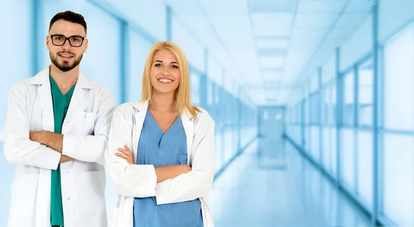 Arzt Arbeitet Mit Einem Anderen Arzt Krankenhaus Zusammen Gesundheitswesen Und — Stockfoto