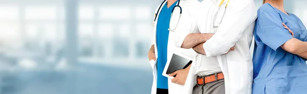 Grupa Ludzi Opieki Zdrowotnej Profesjonalny Lekarz Pracujący Gabinecie Szpitalnym Lub — Zdjęcie stockowe