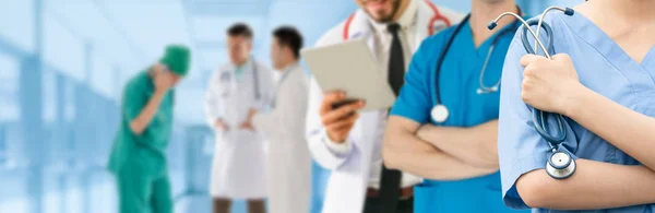 Professionell Läkare Som Arbetar Sjukhusets Kontor Eller Klinik Med Andra — Stockfoto