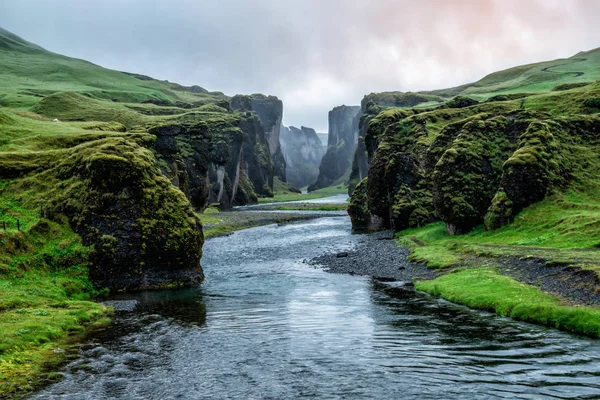 Paisagem única de Fjadrargljufur na Islândia . — Fotografia de Stock