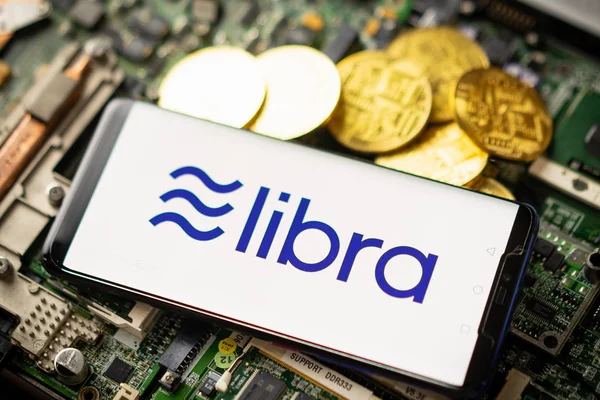 Telefonen visar Libra logo på skärmen. — Stockfoto